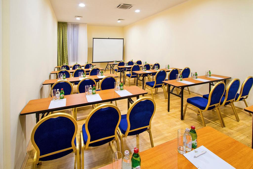 A Hoteli - Hotel Sloboda Σάμπατς Εξωτερικό φωτογραφία
